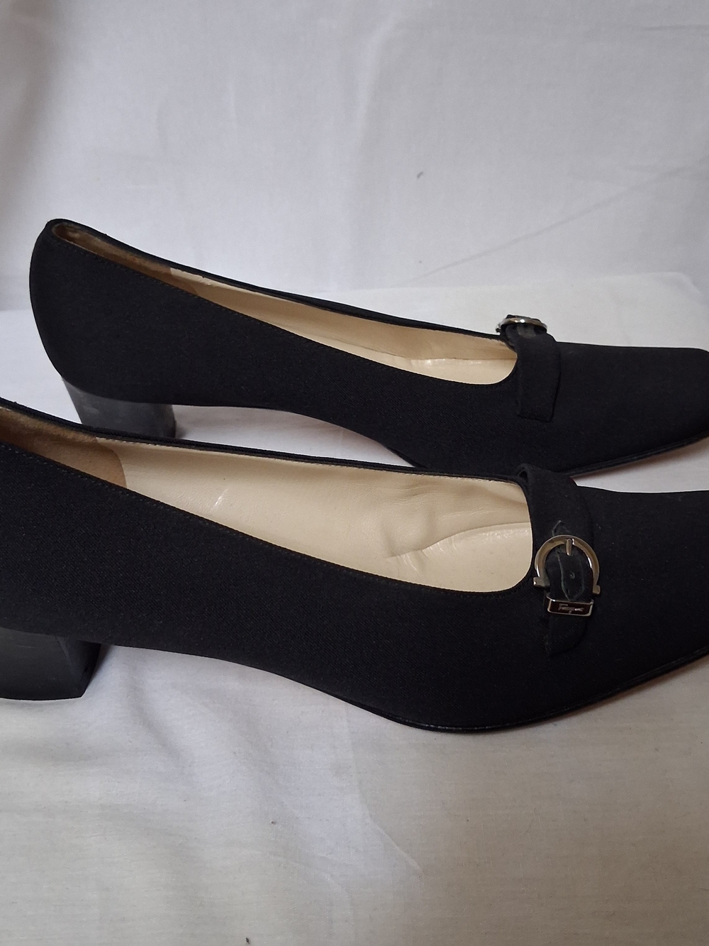 Salvatore Ferragamo Boutique Black Fabric Buckle Block Heel Pumps Made in Italy - Picture 3 of 11